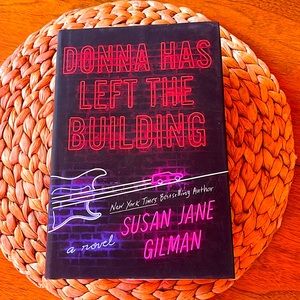 New 🆕 📚Book - Donna Has Left The Building by Author Susan Jane Gilman